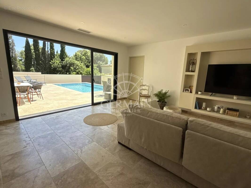 Maison à L'ISLE-SUR-LA-SORGUE