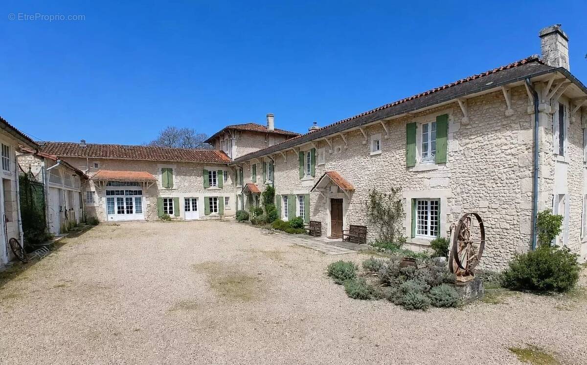 Maison à MEDILLAC