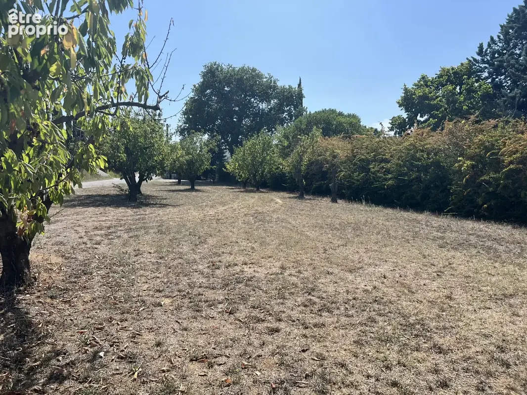 Terrain constructible de 760 m2 - photo 2
