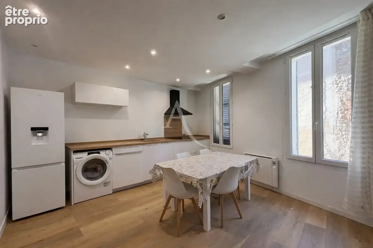 Appartement type 2 rénové centre village rians - photo 4