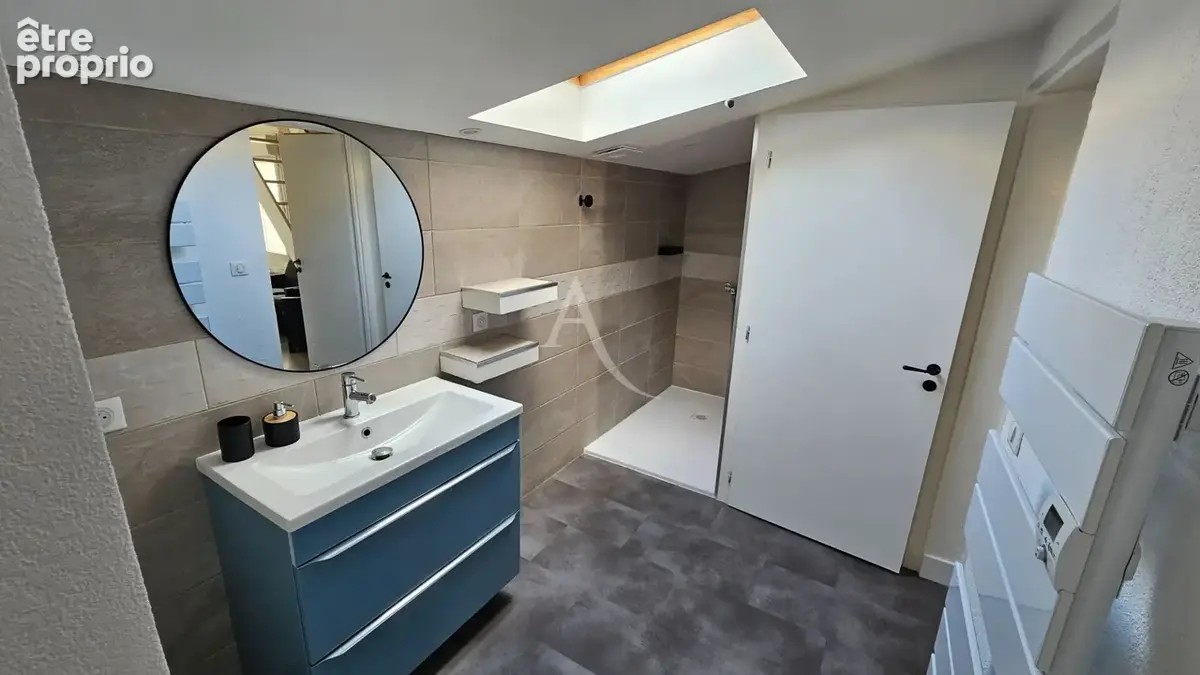 Maison rénovée à 10 minutes de la mer avec cour et stationnement - photo 5