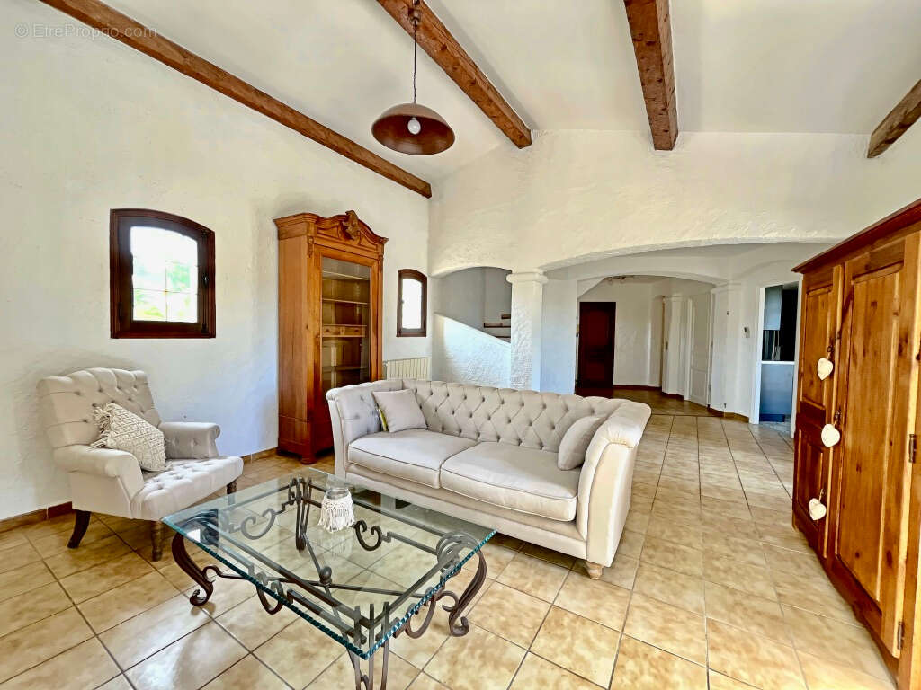 Maison à PUGET-SUR-ARGENS