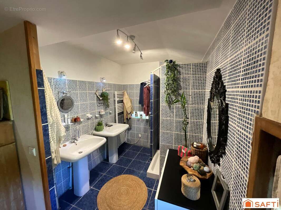 Maison 140 m² à Vions  - photo 7