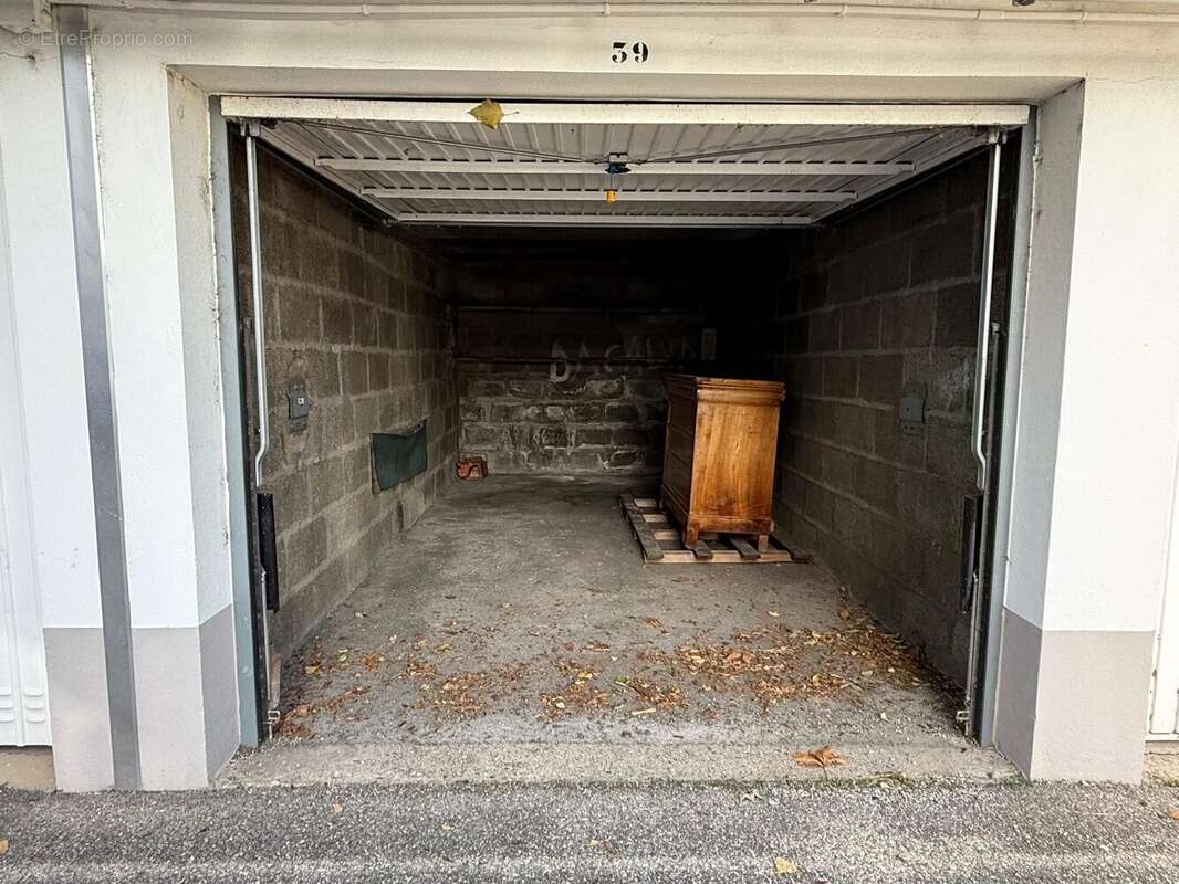 Parking à ECHIROLLES