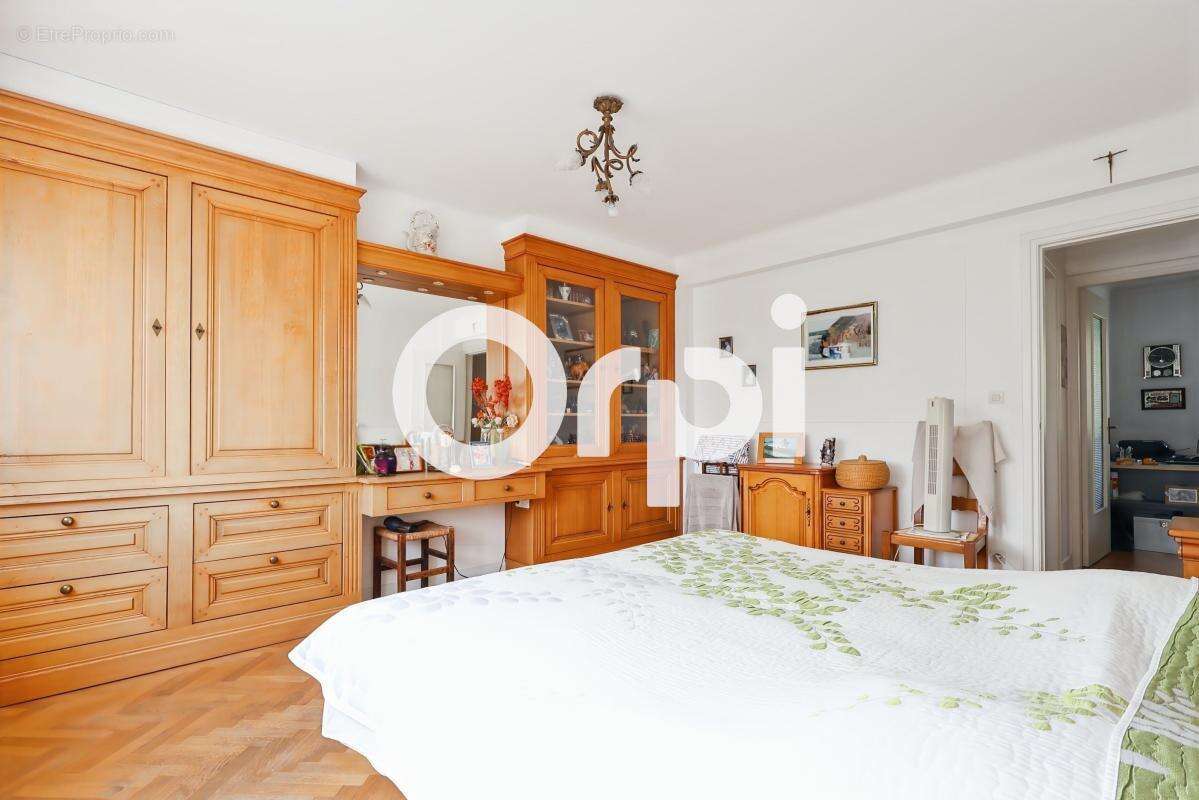 Maison 5 chambre(s), garage, buanderie, cuisine d'été, véranda, cave, jardin et terrasse exposés sud-ouest à ROSENDAËL (59240) - photo 8