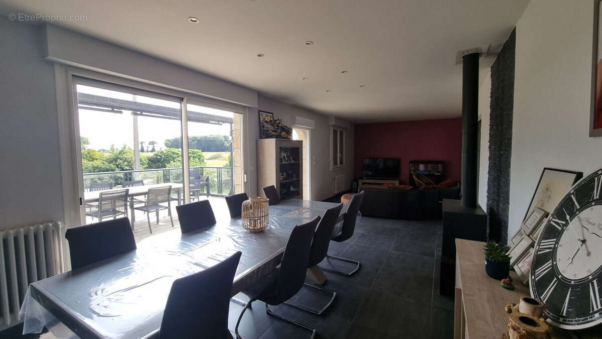 Maison à SAINT-MELOIR-DES-BOIS