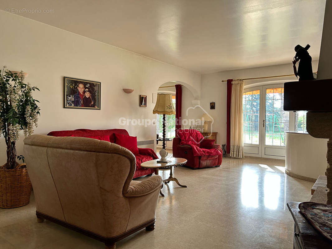 Maison à SAINT-ETIENNE-DU-GRES