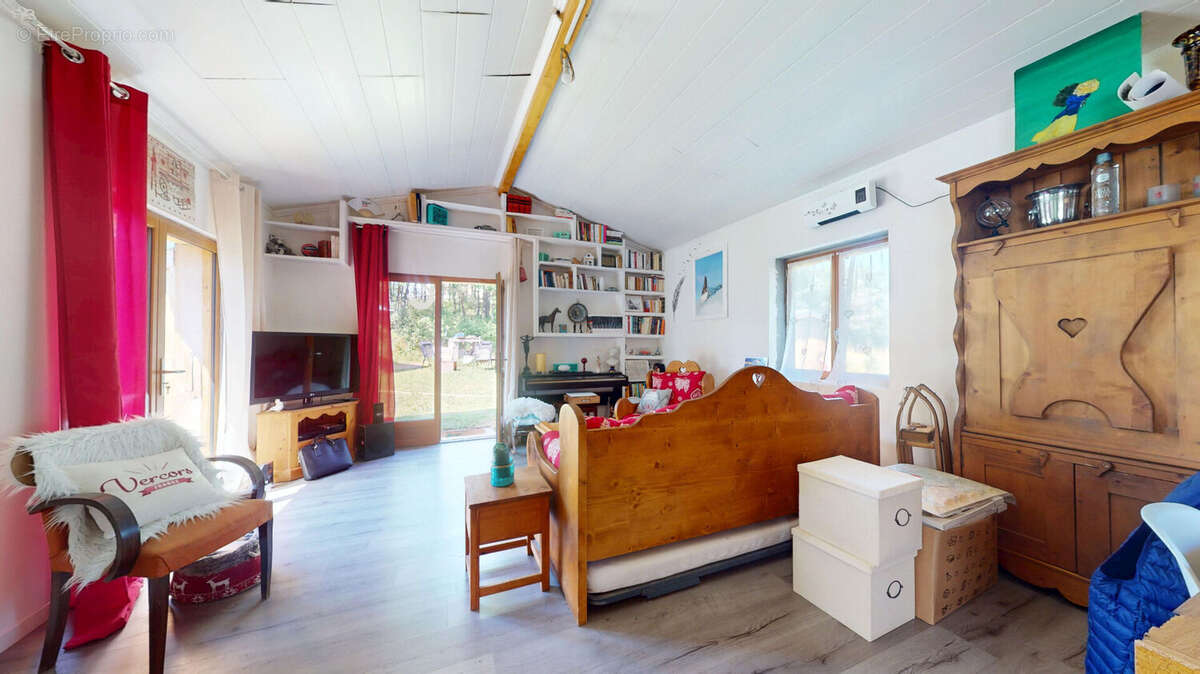 Maison à LA SALLE-EN-BEAUMONT