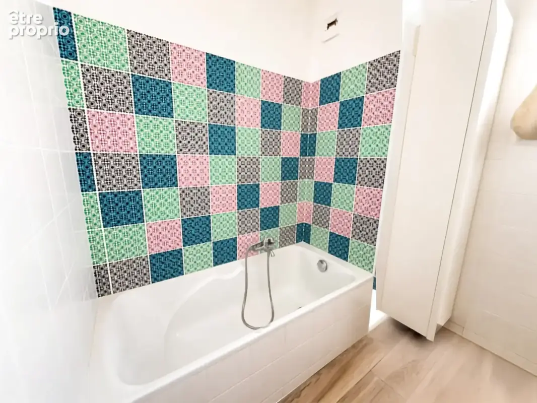 T3 RÉNOVÉ de 65 M2 avec 2 balcons   TOULON SAINT-ANNE - photo 6