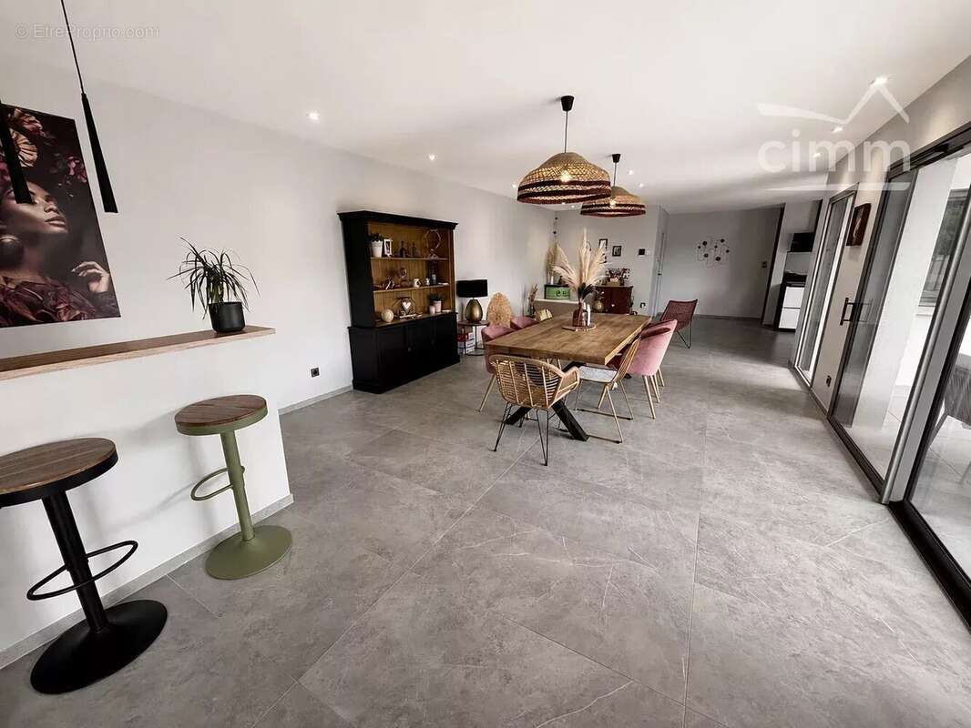 Maison à MONTROND-LES-BAINS