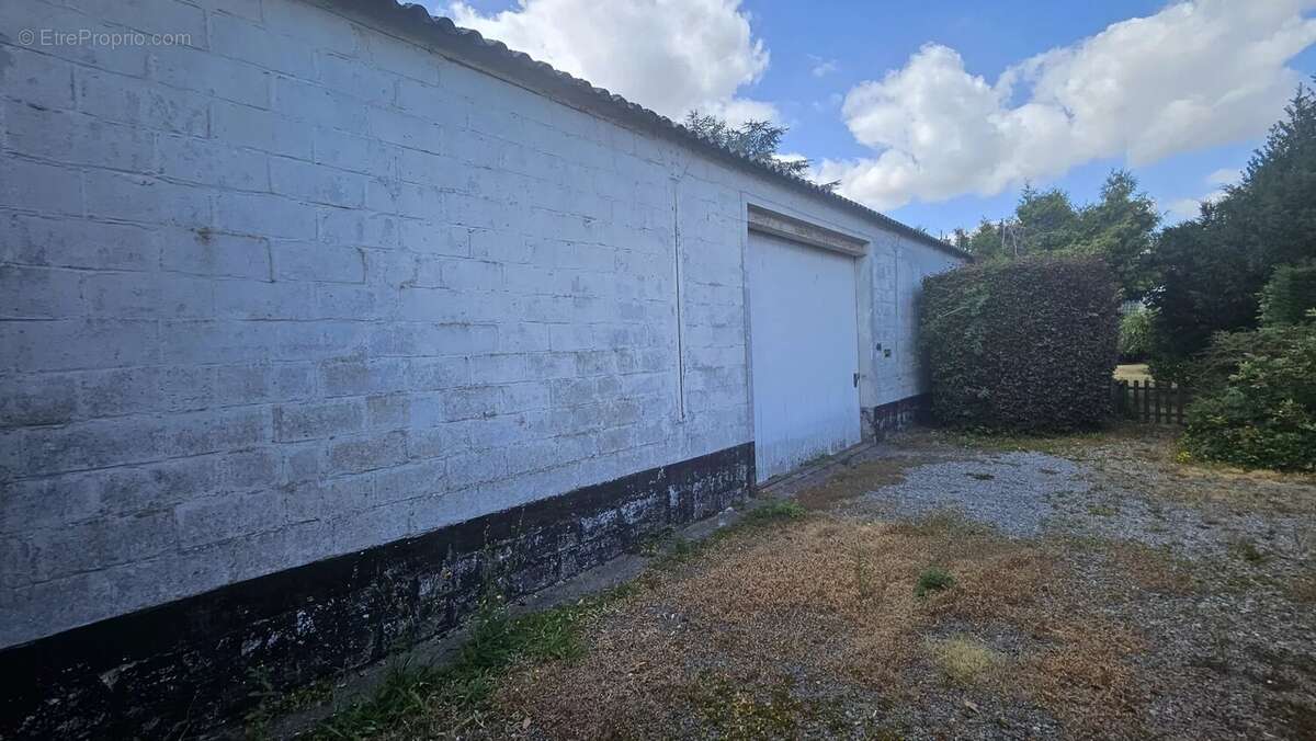 Commerce 180 m² à Neuville-En-Ferrain  - photo 2