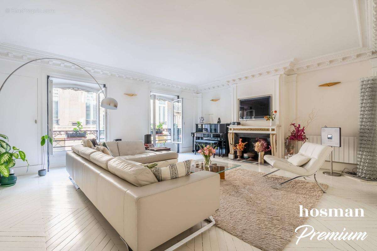 Appartement à PARIS-8E