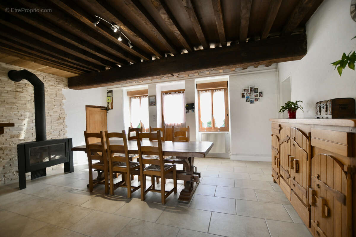 Maison à QUARRE-LES-TOMBES