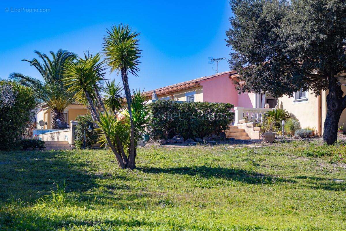 Maison à ROQUEBRUNE-SUR-ARGENS
