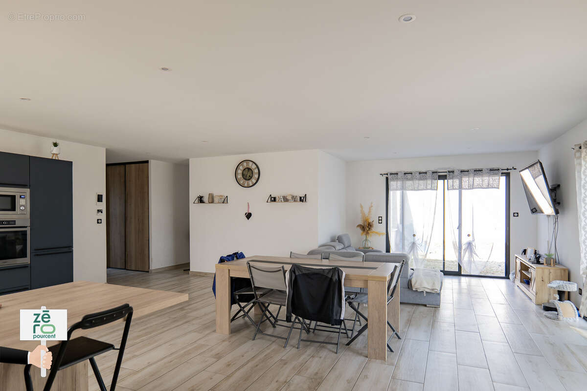 Maison à CHAMPAGNE-LES-MARAIS