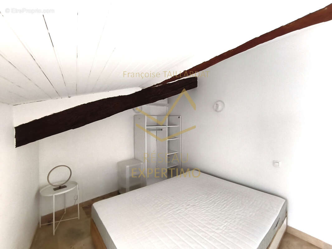 Maison de ville sur deux niveaux entièrement restaurée - pas de copropriété - entrée sécurisée - photo 8