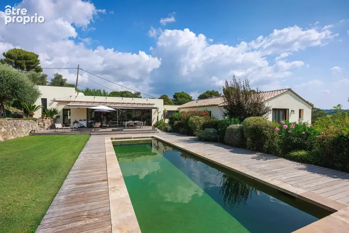 MOUGINS - Élegante bastide renovée de 1887  – Quartier résidentiel au calme à proximité des commerces - photo 4