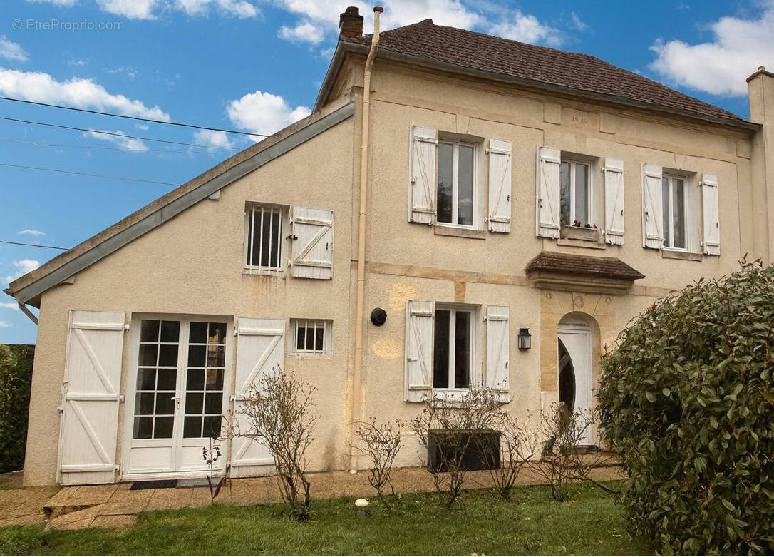 Maison à LA NEUVILLE-GARNIER