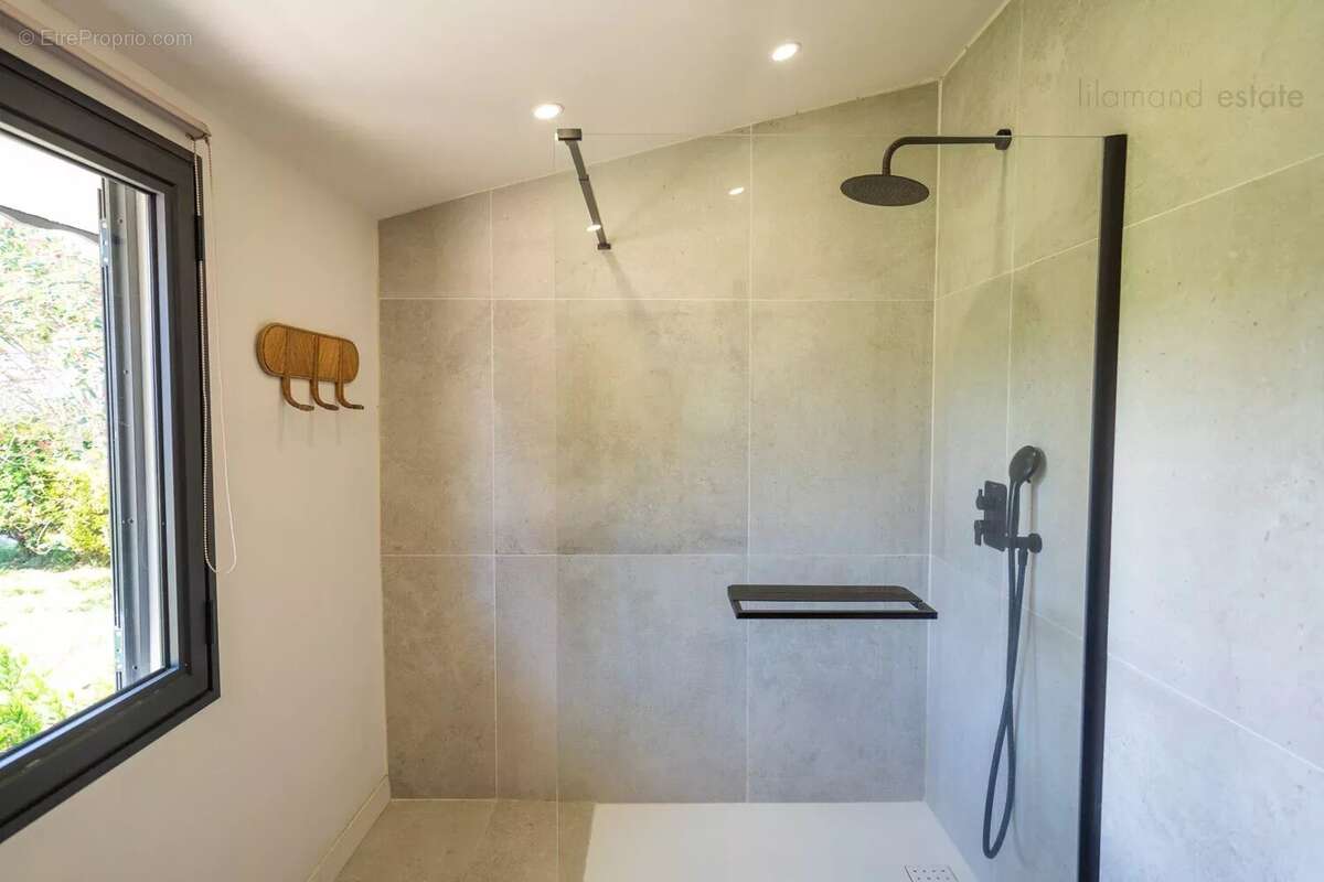 Guadeloupe - villa meublee - 8 pieces - photo 13