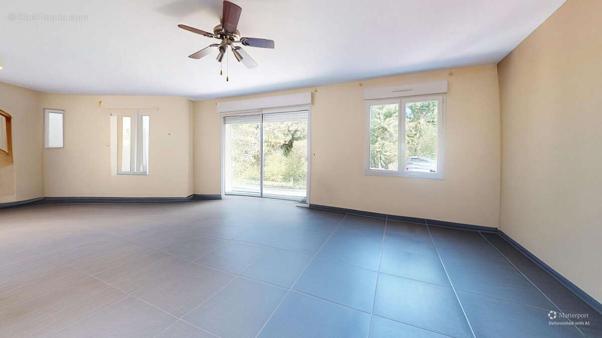 Exclusivité,     Aux portes d'Amboise   Belle maison familiale sur un terrain paysager de 3 011 m22 avec dépen - photo 6