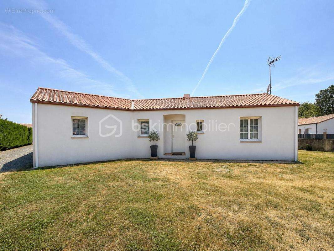 Plain-pied de 85m2 sur 2 000 m² de terrain constructible - photo 2