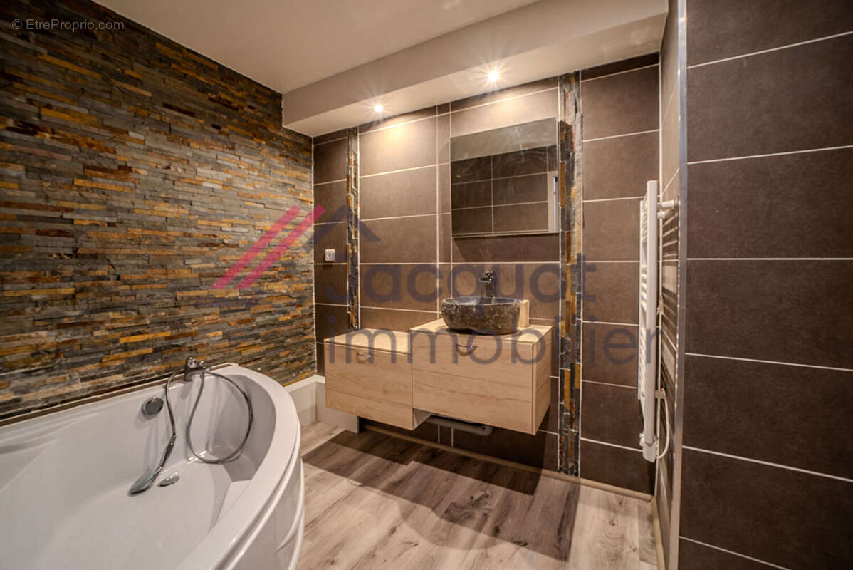 Appartement à LONS-LE-SAUNIER