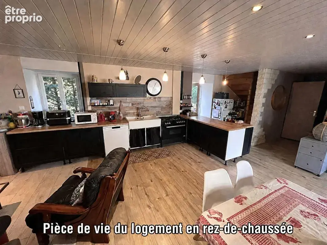 LAMURE SUR AZERGUES. Ancien moulin 285m2 avec dépendance, cour et jardin - photo 6