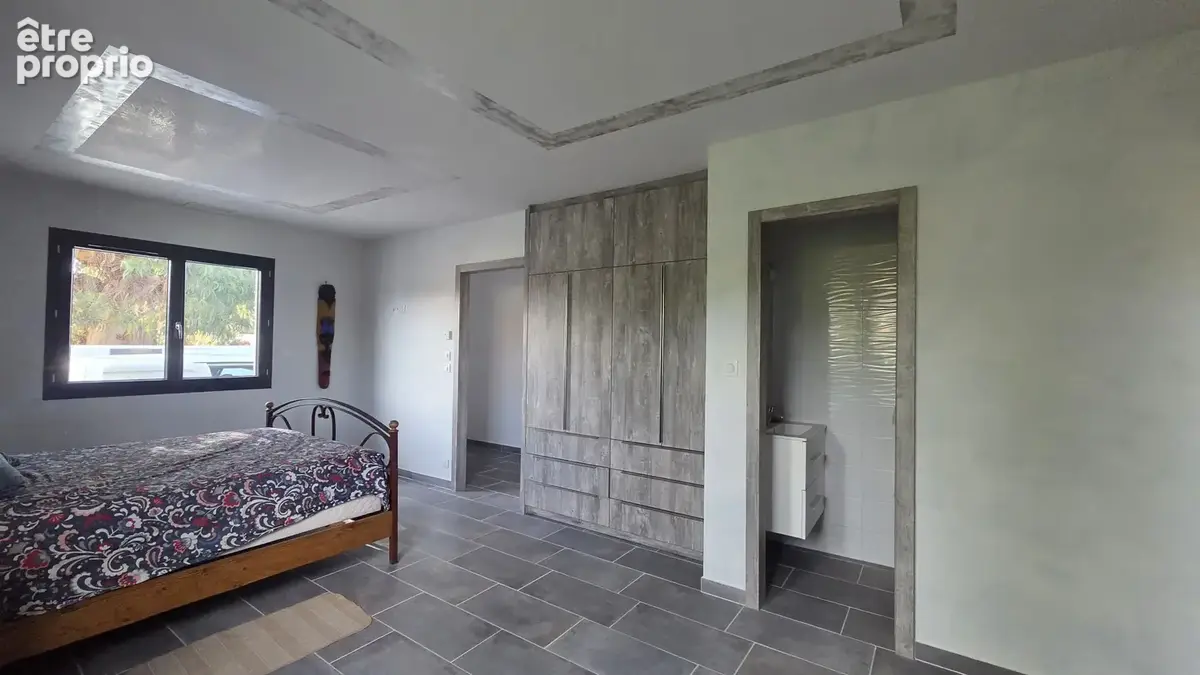 A vendre - cers - villa plain-pied de 172 m2 de type 5 sur 700 m2 de terrain avec piscine et garage - photo 8