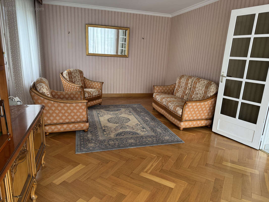 Maison à SAINT-JEAN-DE-LA-RUELLE