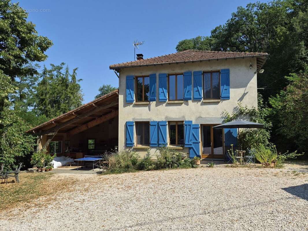 À vendre dans le Gers, proche de Castelnau-Magnoac: Maison gasconne dotée d'une cuisine d'été spacieuse, balcon-terrasse, grange - photo 3