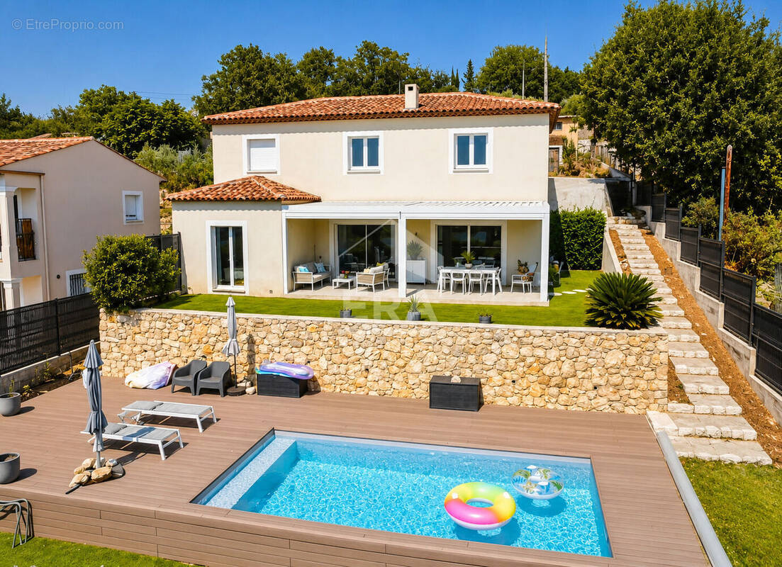 Maison à LA GAUDE