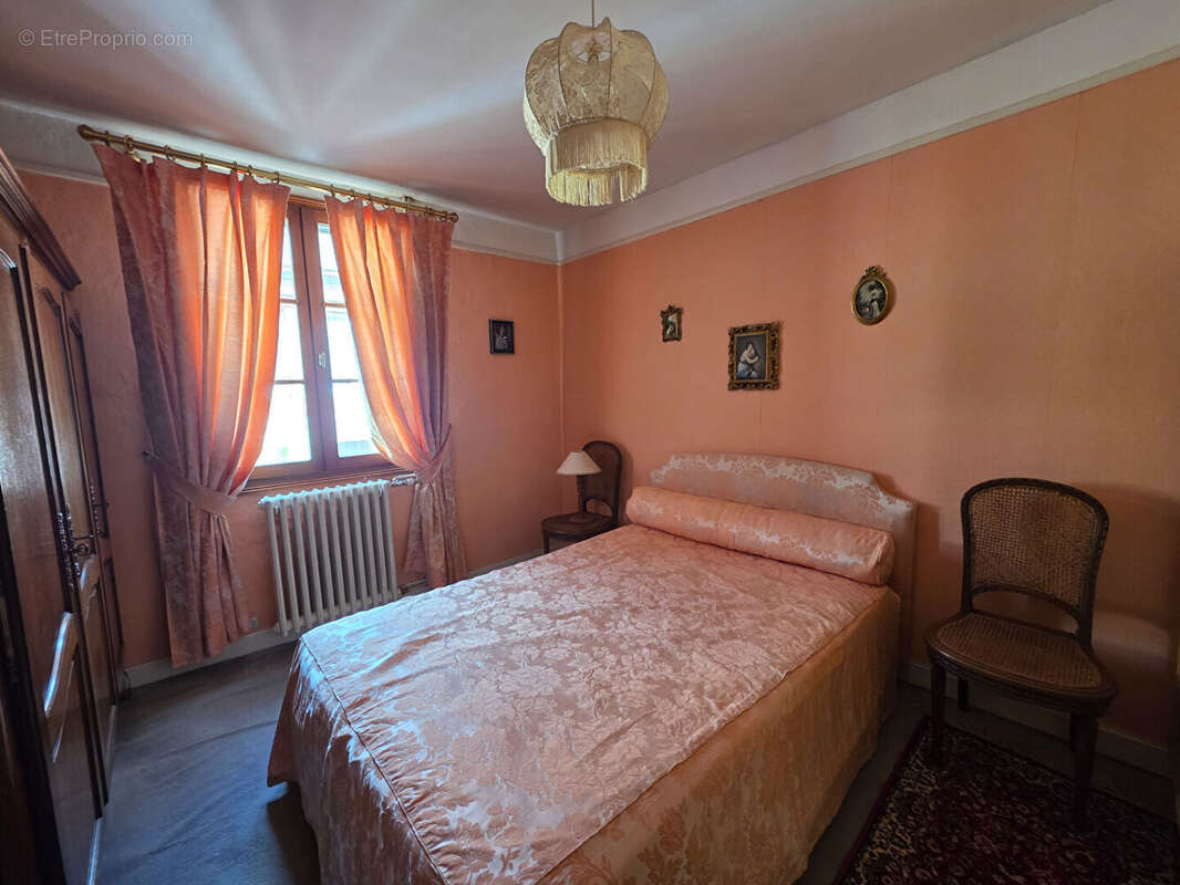 Maison à CREVECOEUR-LE-GRAND