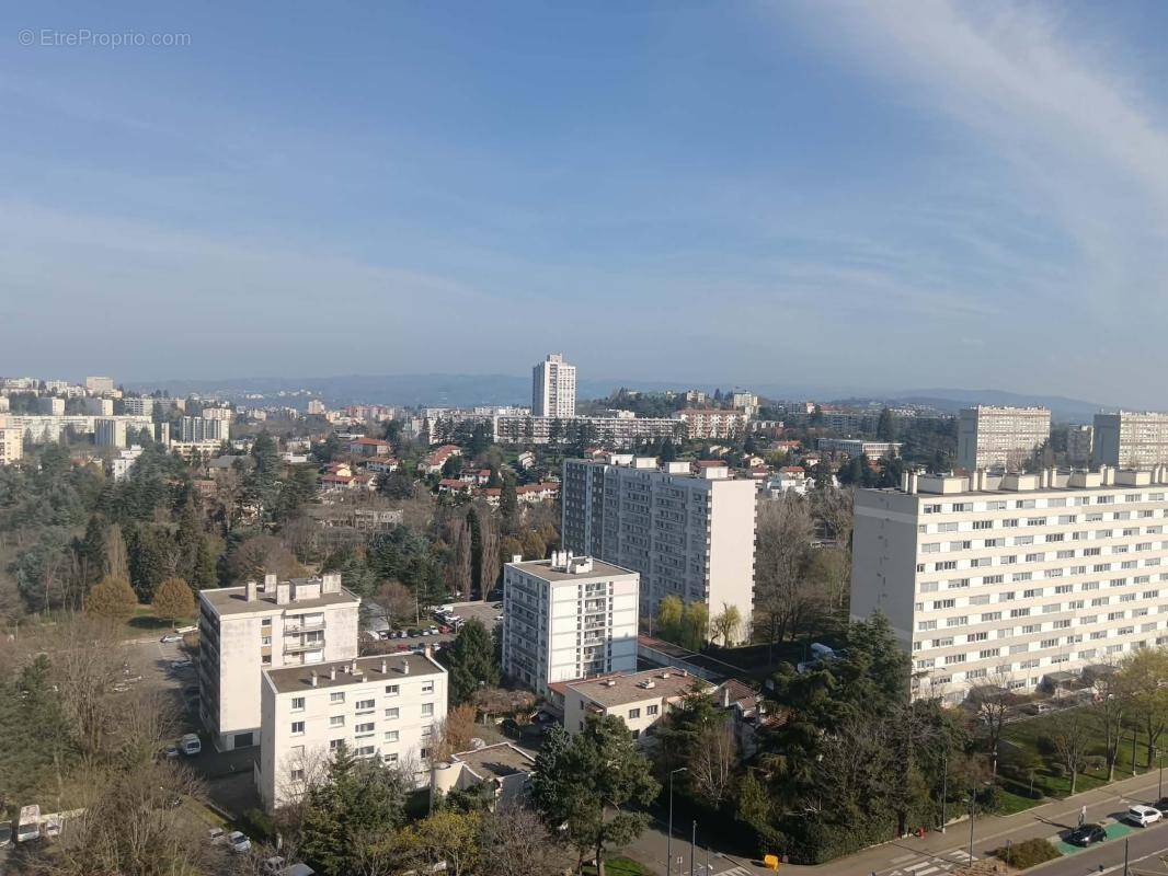 Appartement à SAINT-ETIENNE
