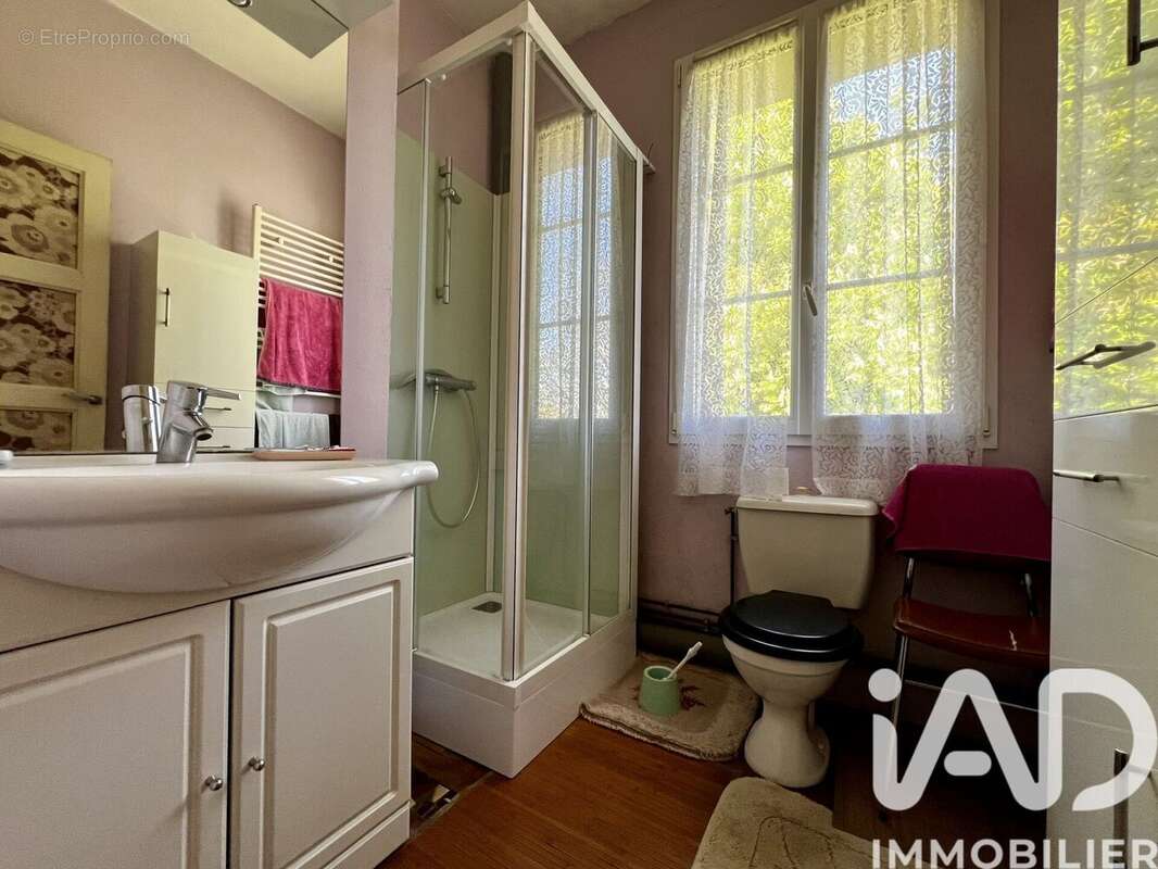Maison 121 m² à Le Mesnil-Rouxelin  - photo 9