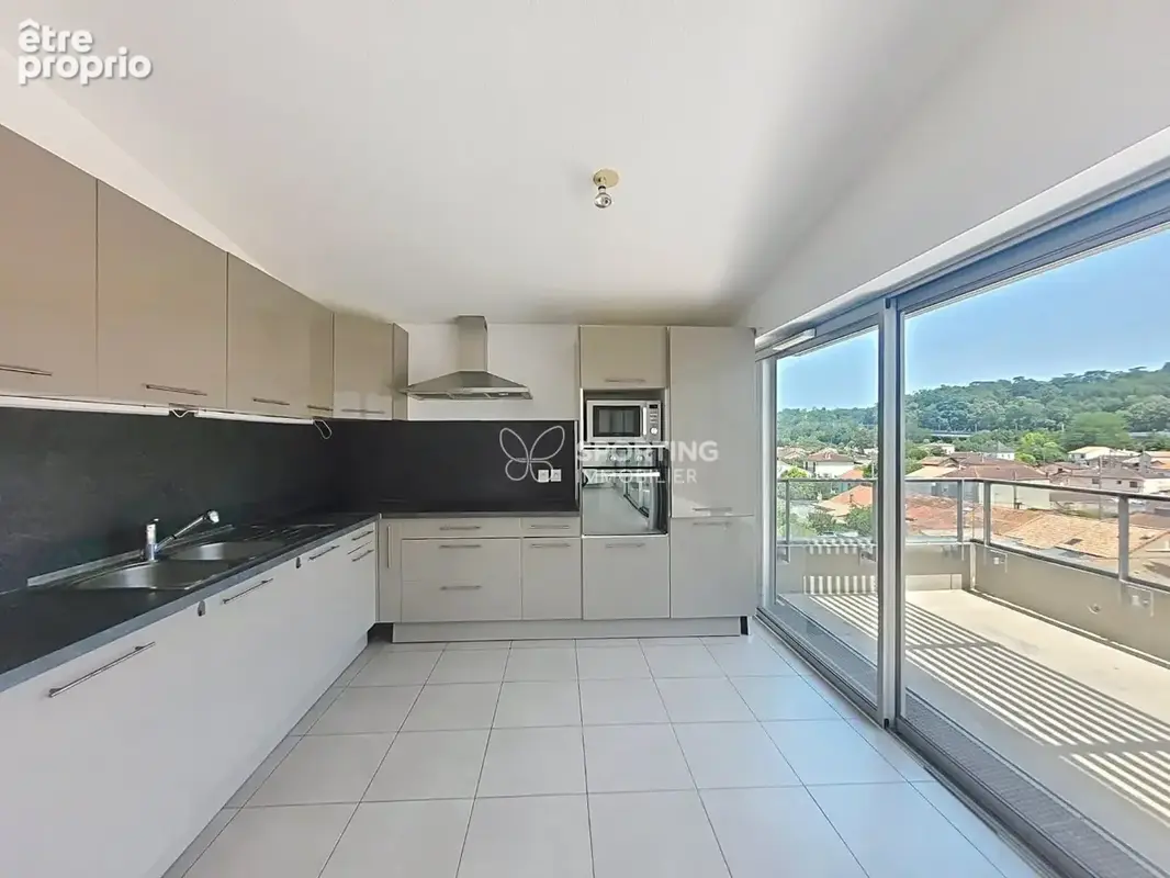 Comme une maison sur le toit : T4 avec terrasse 20 m² à Cenon bas + parking et cave - photo 3