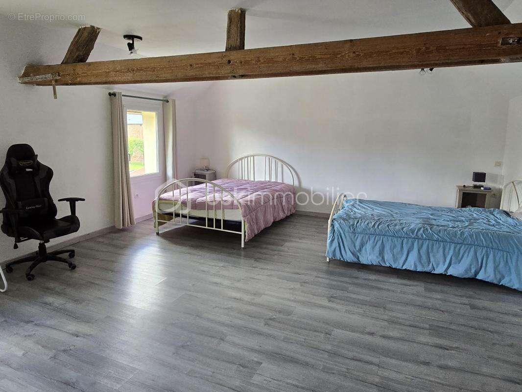 Maison à CREVECOEUR-LE-GRAND