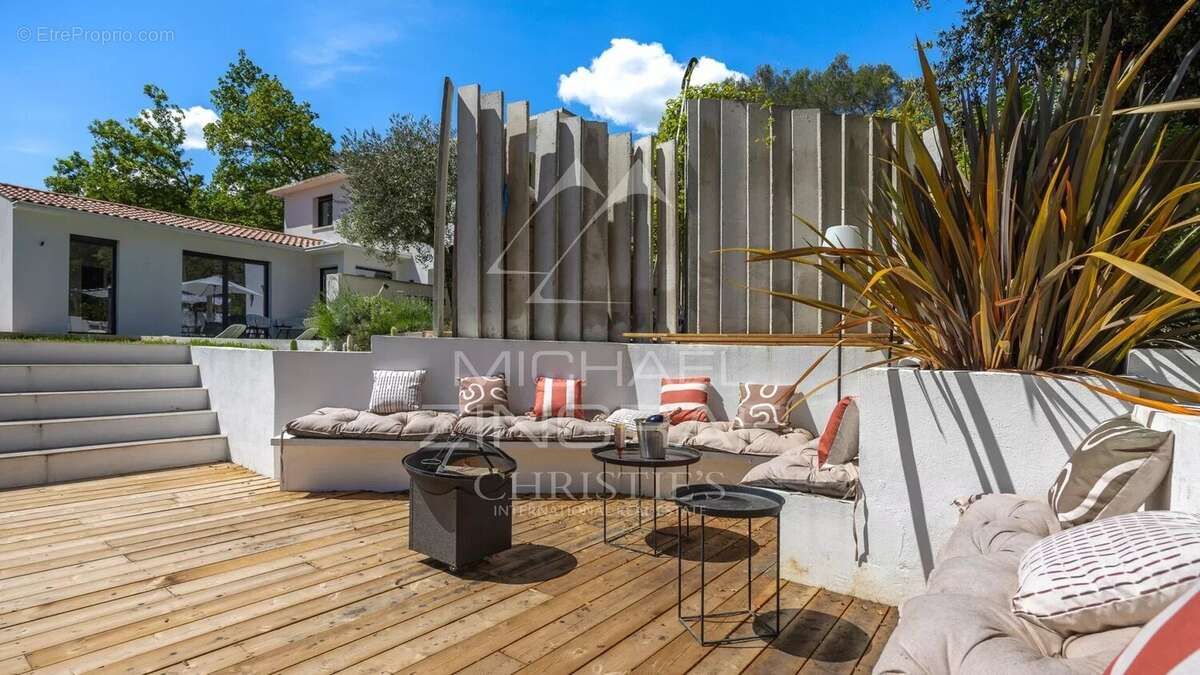 Maison à ROQUEFORT-LES-PINS