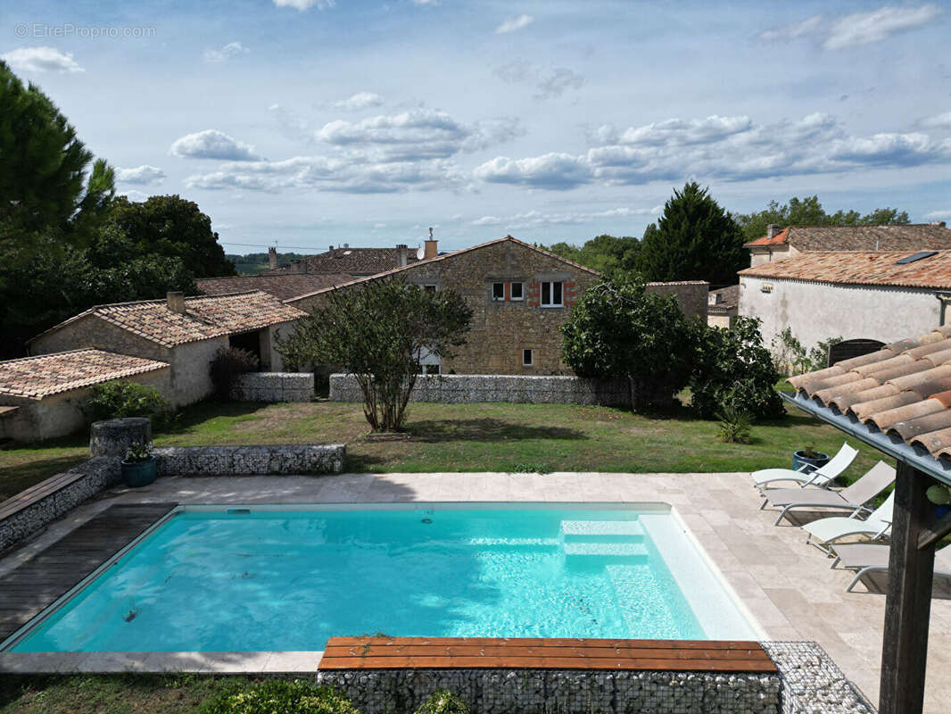 Maison à PUJOLS