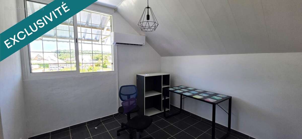 Photo 6 - Maison à REMIRE-MONTJOLY