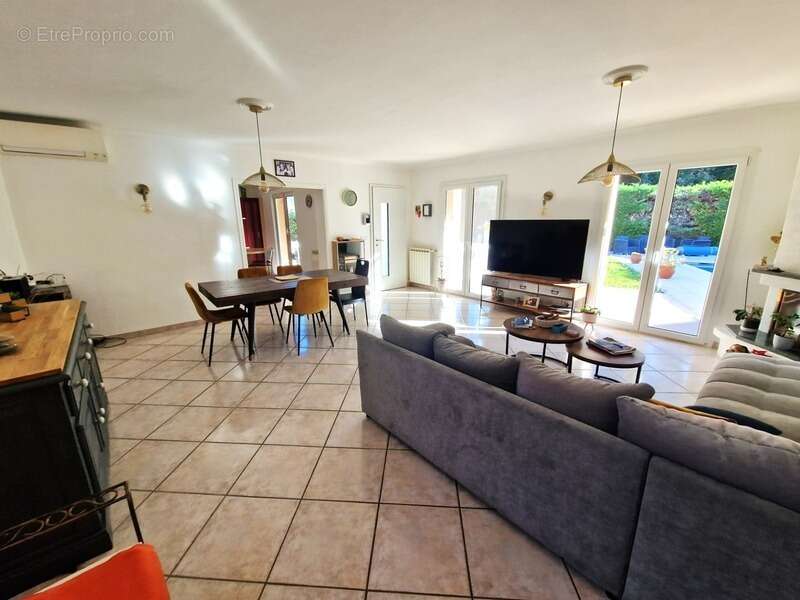 Maison à SAINT-LAURENT-DU-VAR