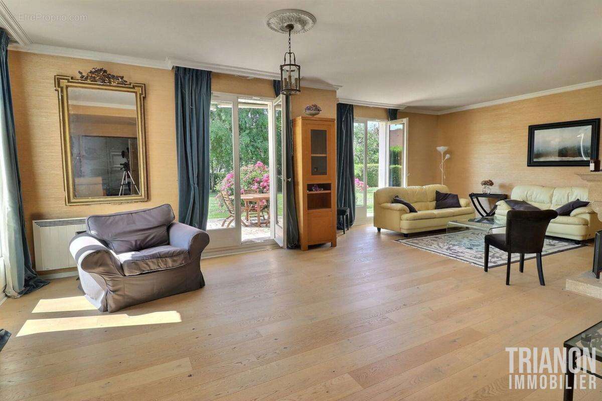 Maison à SAINT-NOM-LA-BRETECHE