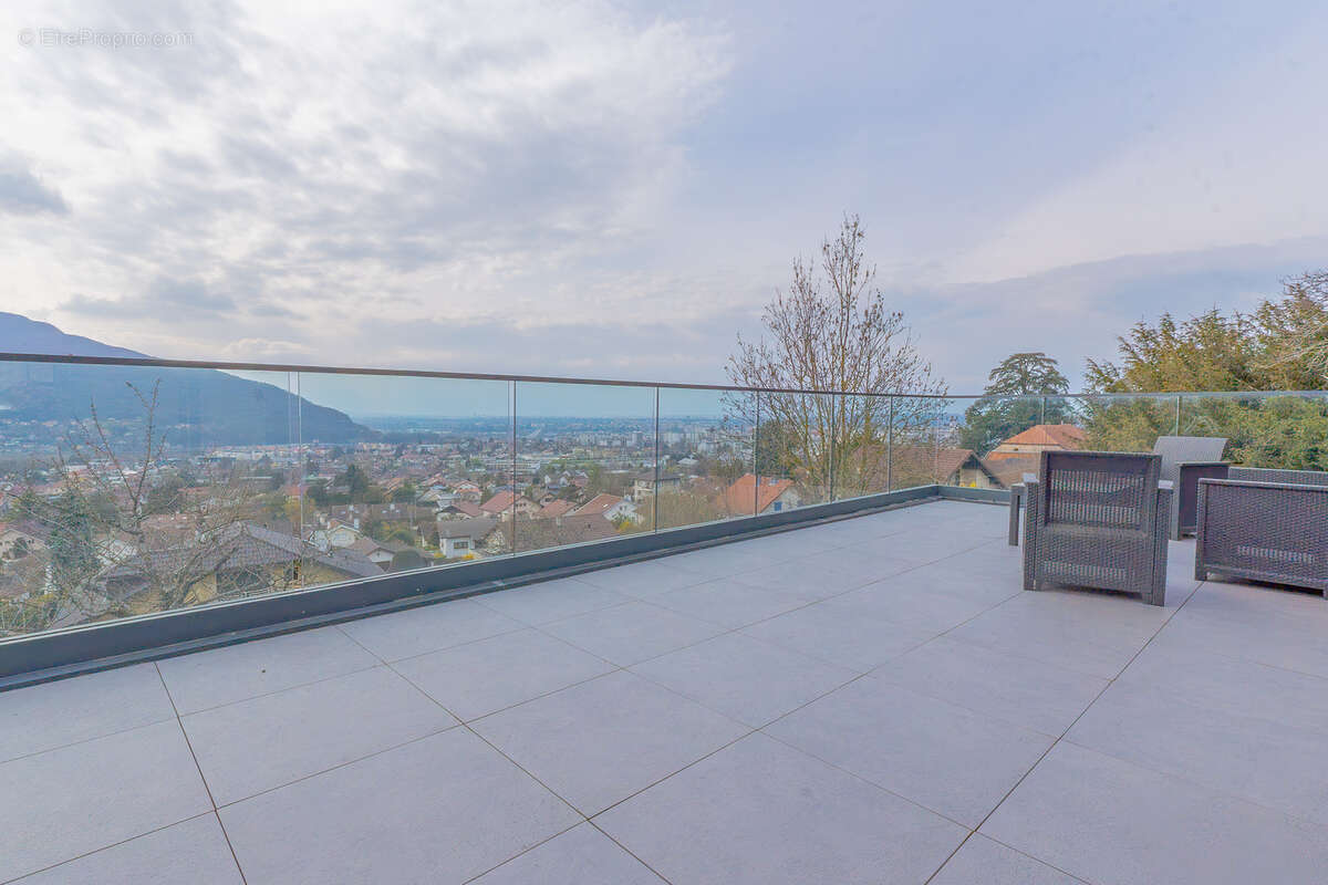 Maison à VETRAZ-MONTHOUX