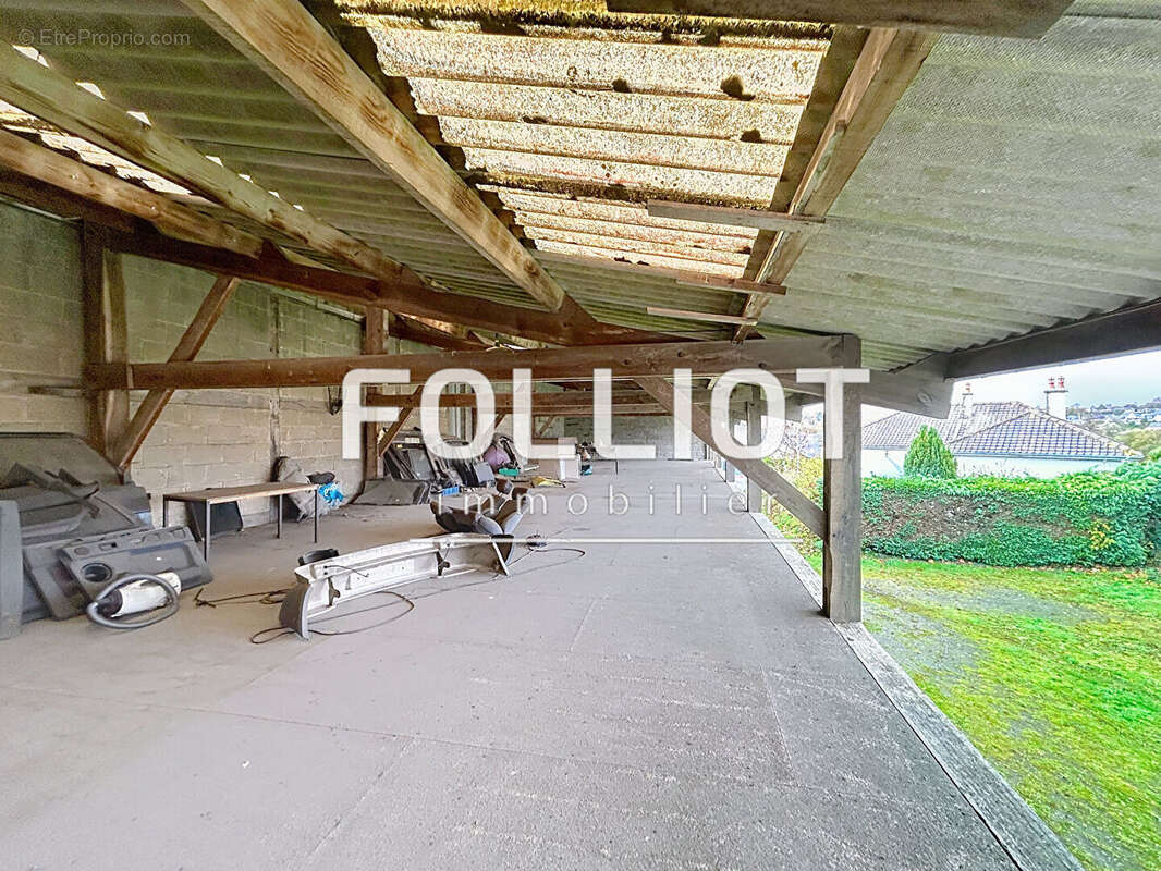 Parking à SAINT-HILAIRE-DU-HARCOUET