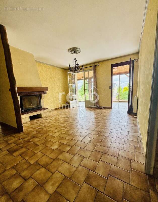 Maison à LE COUDRAY-MACOUARD