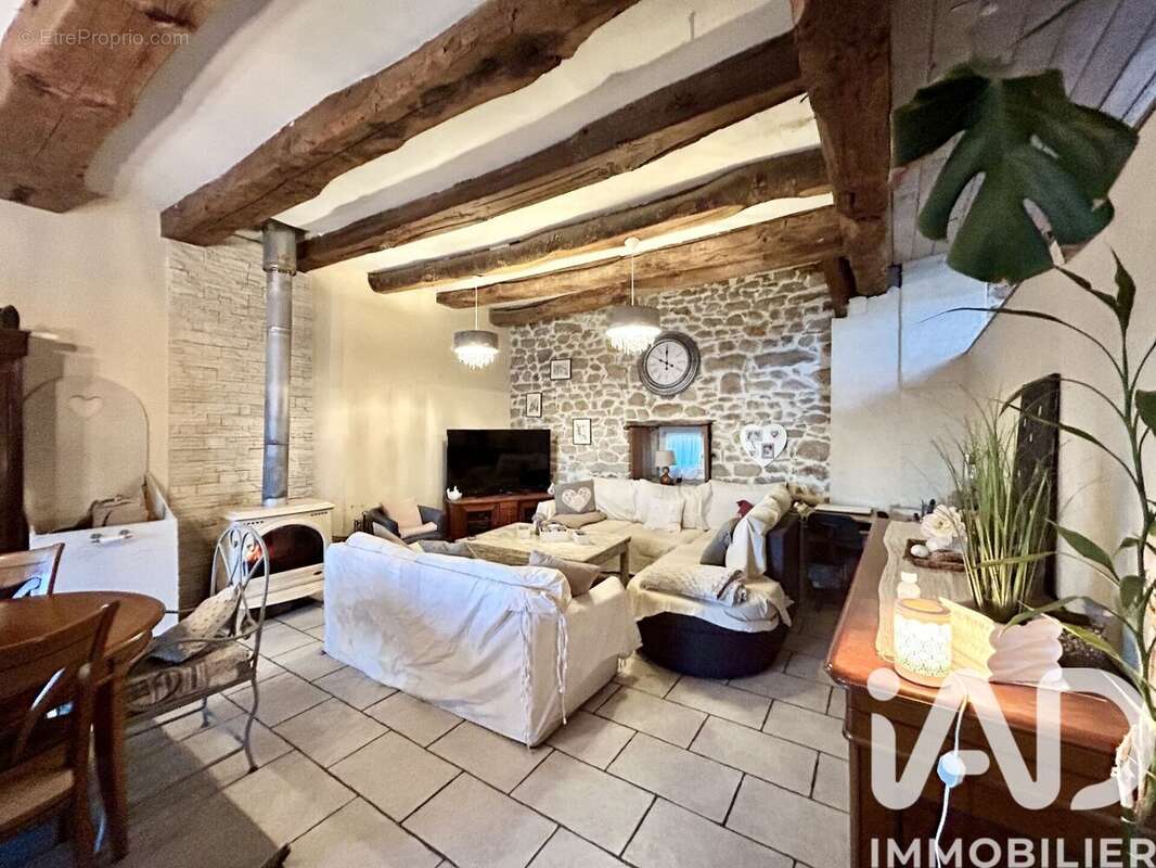 Maison 143 m² à Saint-Martial-De-Gimel  - photo 9