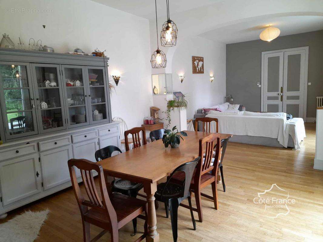 Plus de 300m2 habitables ! - photo 12