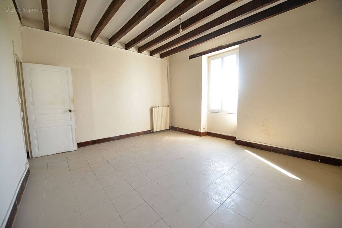 Appartement à LES PONTS-DE-CE