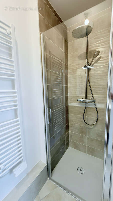 Appartement à VIC-LA-GARDIOLE