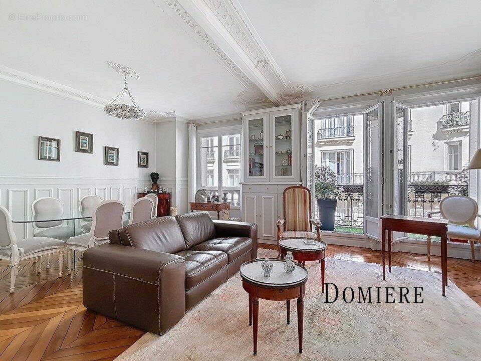 Appartement à PARIS-17E