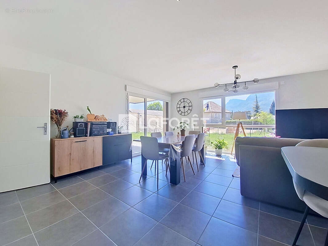Appartement à MYANS